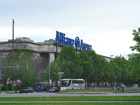 Foto Haus der Kunst mit Allianz Arena - München